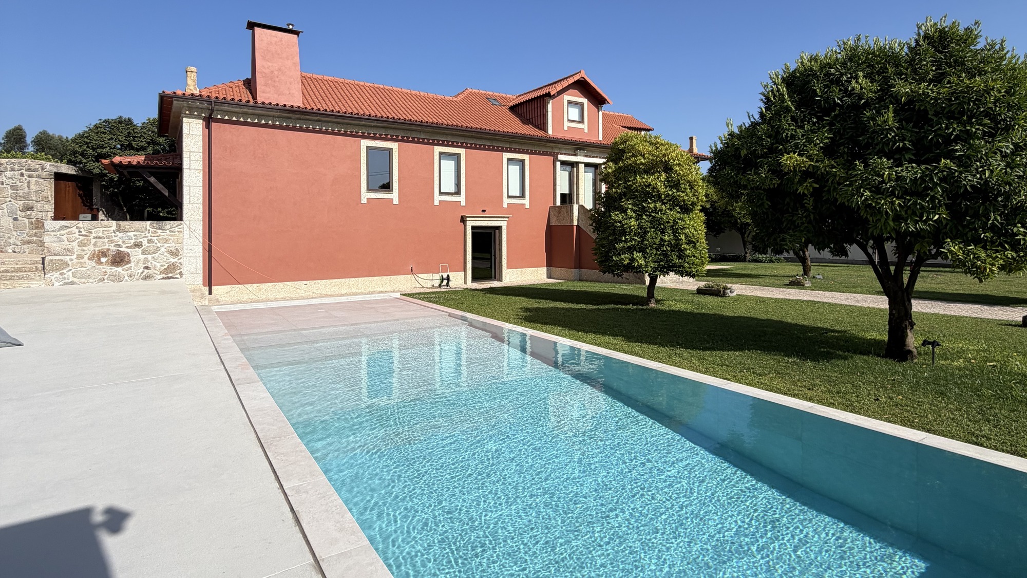 A casa e o jardim onde será a festa